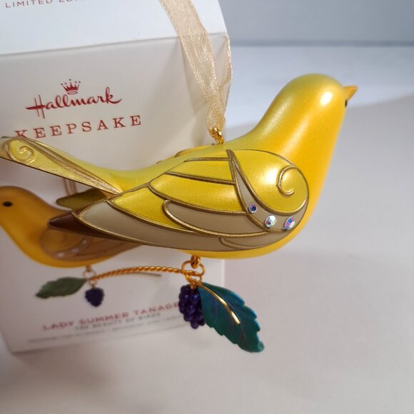 Hallmark Beauty of Birds Series Ornament Christmas 2019 Lady Summer Tanager - Picture 3 of 7